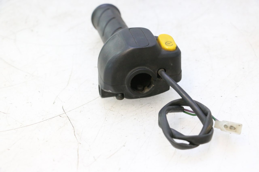 photo de MANUBRIO DESTRO PEUGEOT TREKKER 50 (1995 - 2004) - Altra angolazione