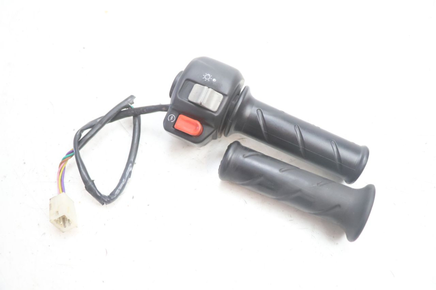 photo de MANUBRIO DESTRO PEUGEOT TREKKER 50 (1995 - 2004) - Vista principale
