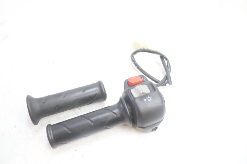photo de MANUBRIO DESTRO PEUGEOT TREKKER 50 (1995 - 2004) - Altra angolazione