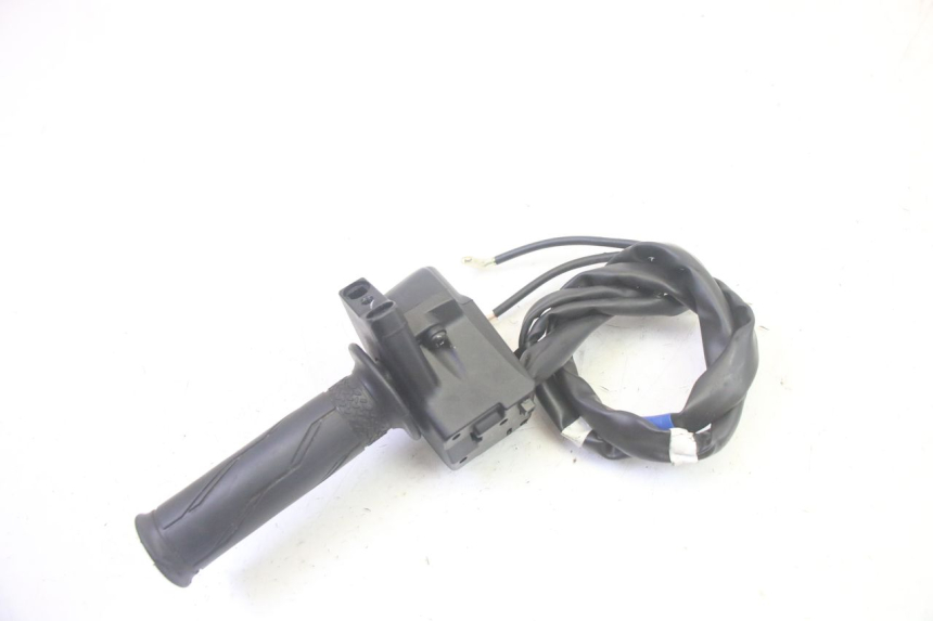 photo de COMMUTATORE DESTRO YAMAHA TRICITY 300 (2020 - 2024) - Primo piano tecnico