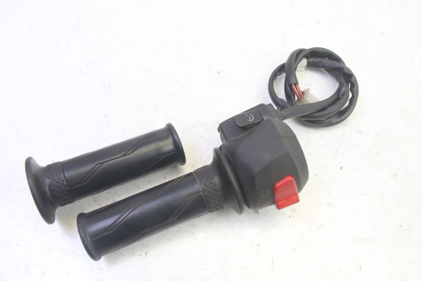 photo de COMMUTATORE DESTRO YAMAHA TZR 50 (2008 - 2016) - Zoom sullo stato d'uso