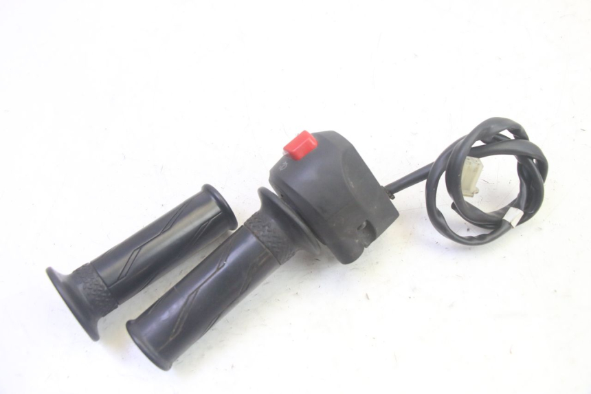 photo de COMMUTATORE DESTRO YAMAHA TZR 50 (2008 - 2016) - Primo piano tecnico