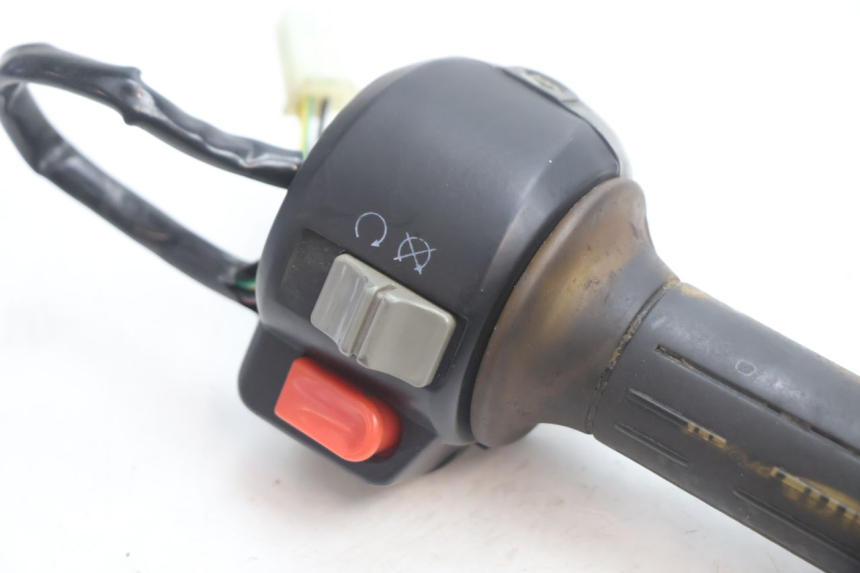 photo de MANUBRIO DESTRO PEUGEOT V-CLIC VCLIC 50 (2007 - 2013) - Dettaglio del componente