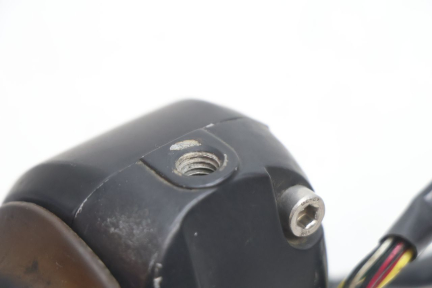 photo de MANUBRIO DESTRO PEUGEOT V-CLIC VCLIC 50 (2007 - 2013) - Dettagli dei punti di fissaggio