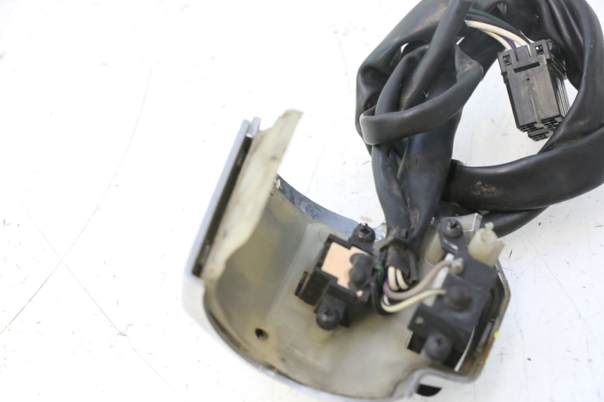 photo de MANUBRIO DESTRO PIAGGIO VESPA PRIMAVERA 2T 50 (2013 - 2018) - Stato della superficie e materiale
