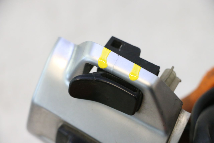 photo de MANUBRIO DESTRO PIAGGIO VESPA PRIMAVERA 2T 50 (2013 - 2018) - Ricambio usato controllato
