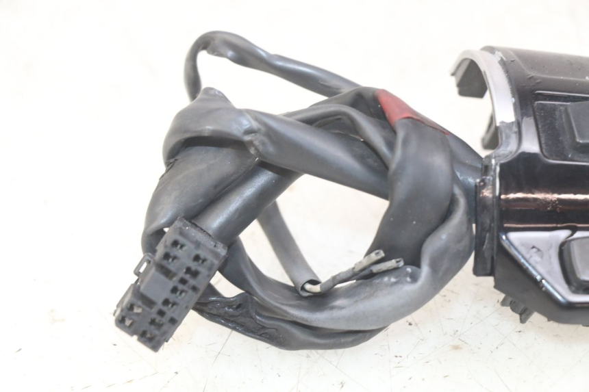 photo de MANUBRIO DESTRO PIAGGIO VESPA SPRINT 2T 50 (2014 - 2018) - Primo piano tecnico