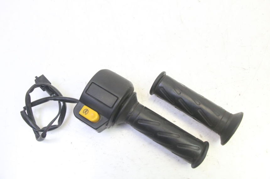 photo de MANUBRIO DESTRO PEUGEOT VIVACITY NEW 2T 50 (2008 - 2017) - Vista principale