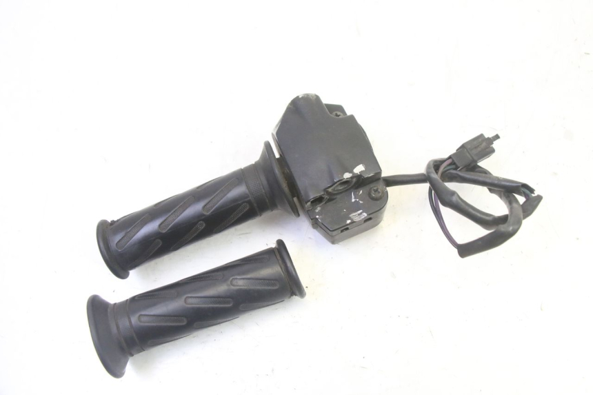 photo de MANUBRIO DESTRO PEUGEOT VIVACITY NEW 2T 50 (2008 - 2017) - Altra angolazione