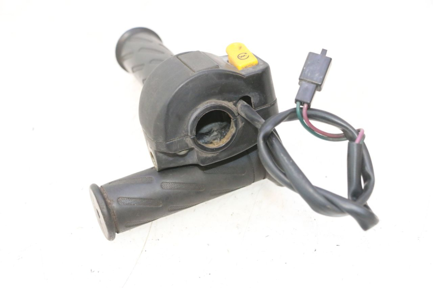 photo de MANUBRIO DESTRO PEUGEOT VIVACITY NEW 2T 50 (2008 - 2017) - Primo piano tecnico