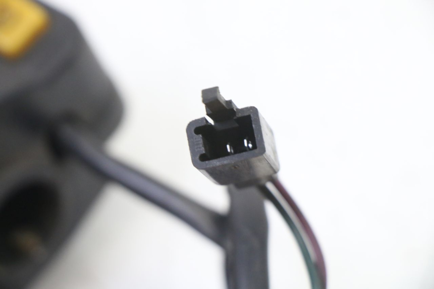 photo de COMMODO DESTRO PEUGEOT VIVACITY NEW 4T 50 (2008 - 2017) - Dettagli dei punti di fissaggio