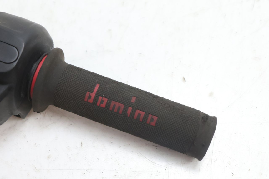 photo de COMMUTATORE DESTRO PEUGEOT VIVACITY 50 (1998 - 2003) - Zoom sullo stato d'uso