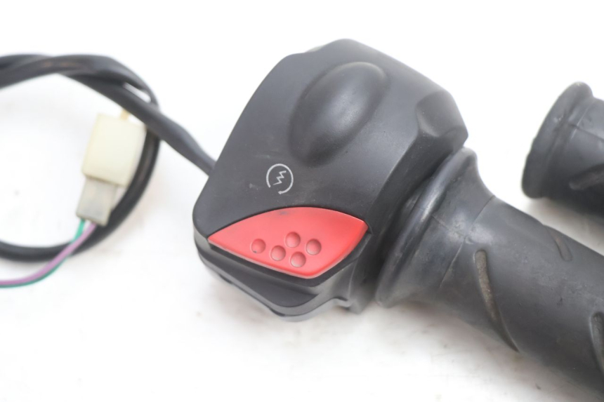 photo de MANUBRIO DESTRO PEUGEOT VIVACITY 50 (2004 - 2009) - Dettaglio del componente