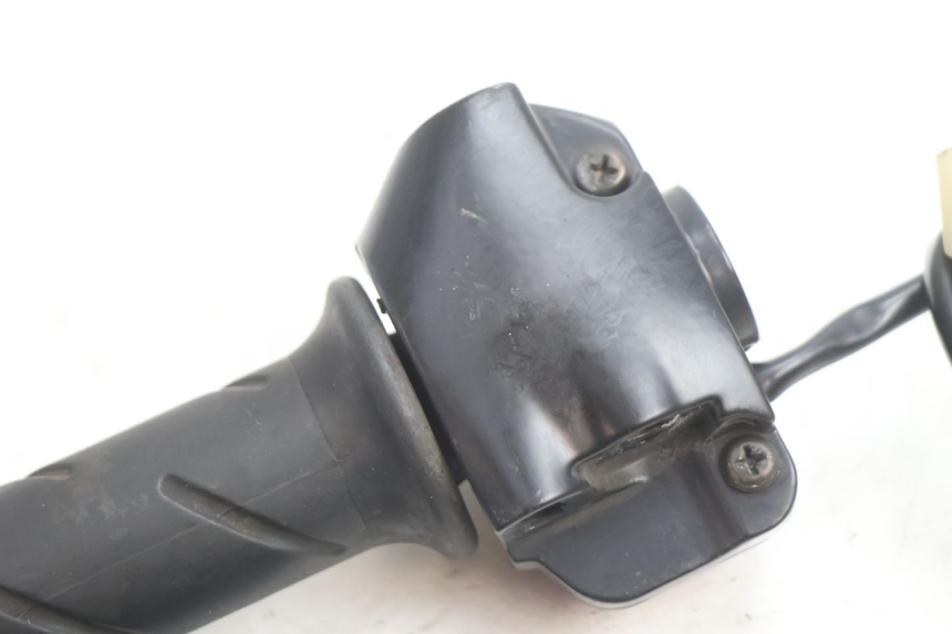 photo de MANUBRIO DESTRO PEUGEOT VIVACITY 50 (2004 - 2009) - Primo piano tecnico