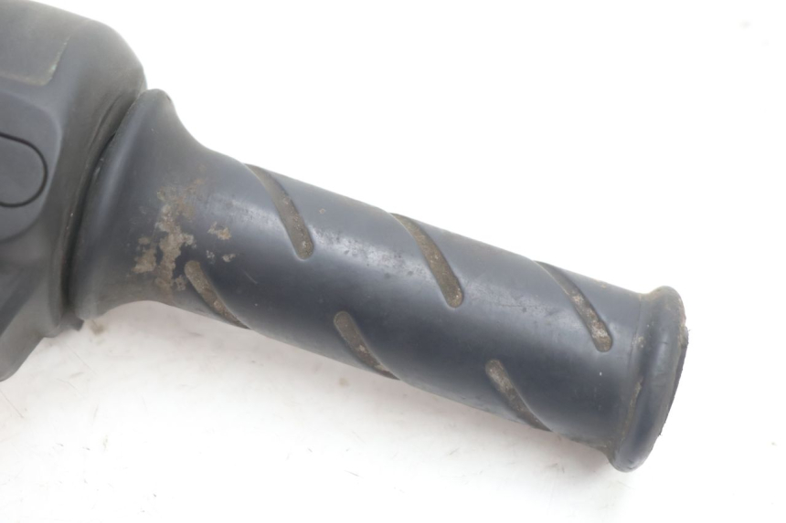 photo de COMMUTATORE DESTRO PEUGEOT VIVACITY 50 (1998 - 2003) - Zoom sullo stato d'uso