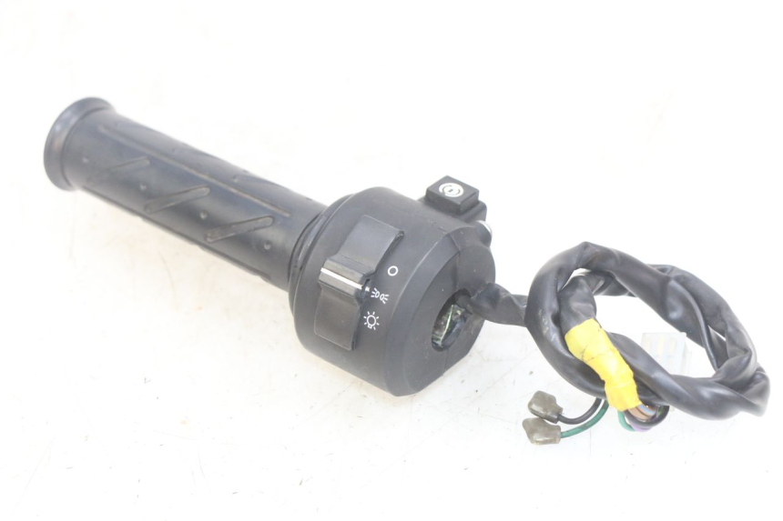 photo de MANUBRIO DESTRO DAELIM VJ ROADWIN FI 125 (2008 - 2017) - Primo piano tecnico