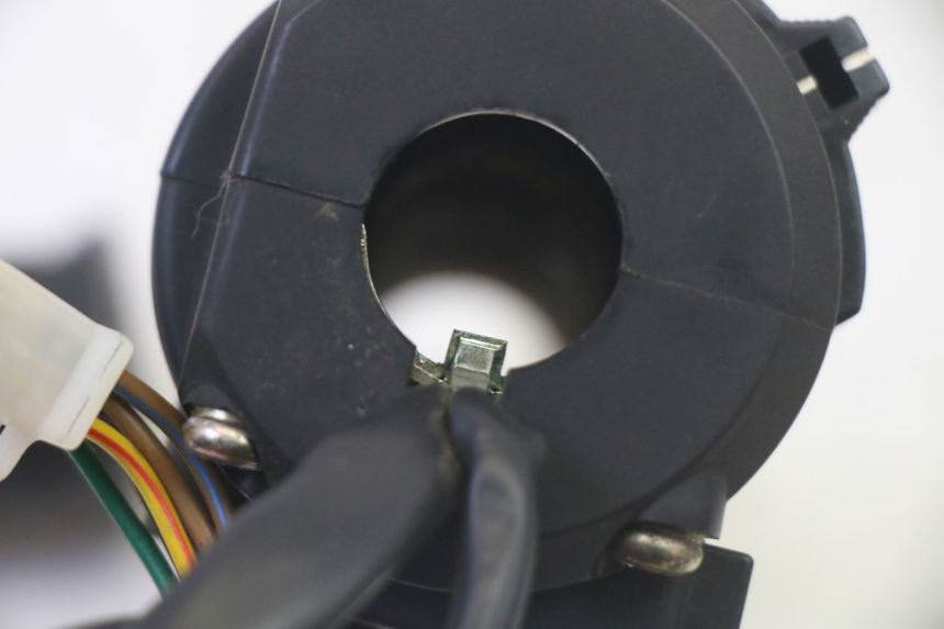 photo de MANUBRIO DESTRO DAELIM VJ ROADWIN FI 125 (2008 - 2017) - Dettagli dei punti di fissaggio