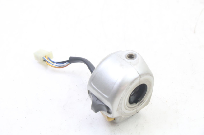 photo de COMMUTATORE DESTRO YAMAHA WHY 50 (1998 - 2000) - Zoom sullo stato d'uso