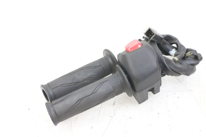 photo de MANUBRIO DESTRO YAMAHA XMAX X-MAX ABS 125 (2017 - 2020) - Primo piano tecnico