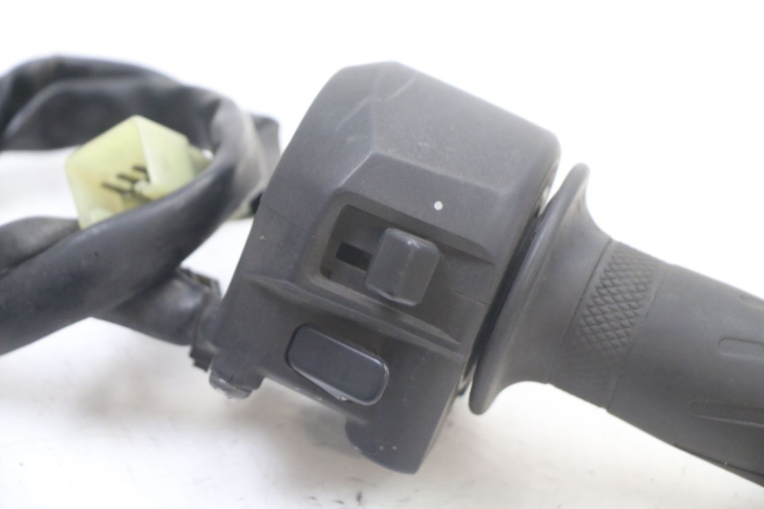 photo de COMMUTATORE DESTRO YAMAHA X-MAX XMAX ABS 250 (2010 - 2012) - Dettaglio del componente