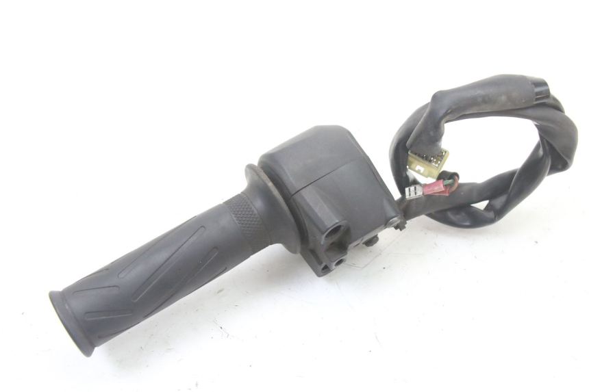 photo de COMMUTATORE DESTRO YAMAHA X-MAX XMAX ABS 250 (2010 - 2012) - Primo piano tecnico
