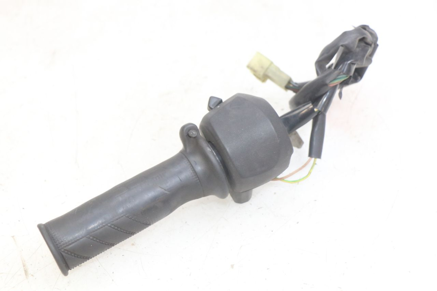 photo de MANUBRIO DESTRO YAMAHA X-MAX XMAX 125 (2010 - 2013) - Primo piano tecnico