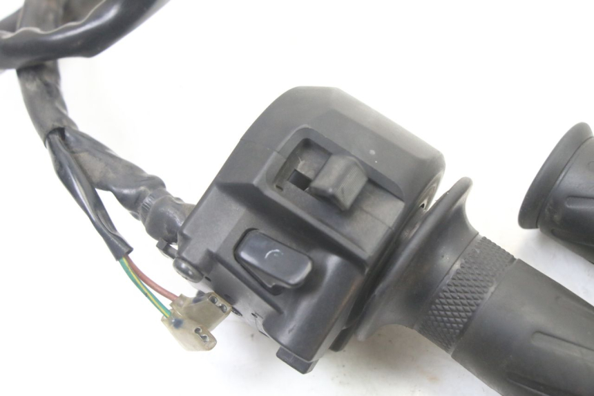 photo de MANUBRIO DESTRO YAMAHA X-MAX XMAX 125 (2010 - 2013) - Dettaglio del componente