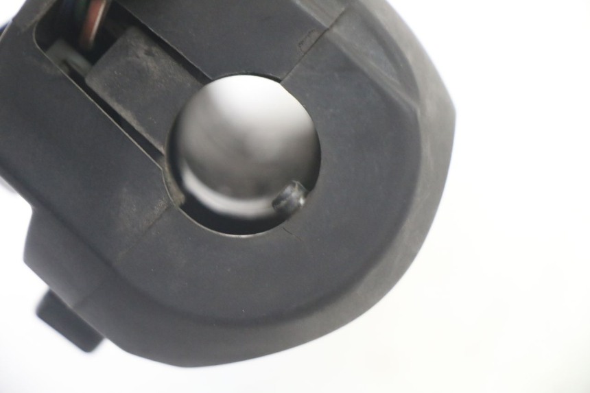 photo de MANUBRIO DESTRO YAMAHA X-MAX XMAX 125 (2010 - 2013) - Primo piano tecnico