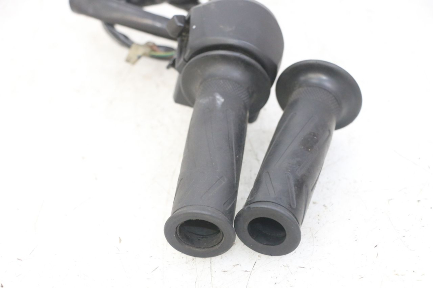 photo de MANUBRIO DESTRO YAMAHA X-MAX XMAX 125 (2010 - 2013) - Ricambio usato controllato