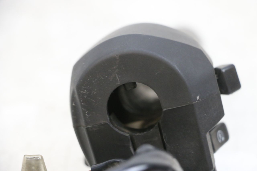 photo de MANUBRIO DESTRO YAMAHA X-MAX XMAX 125 (2010 - 2013) - Zoom sullo stato d'uso