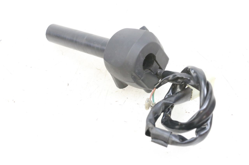 photo de MANUBRIO DESTRO YAMAHA X-MAX XMAX 125 (2010 - 2013) - Dettagli dei punti di fissaggio