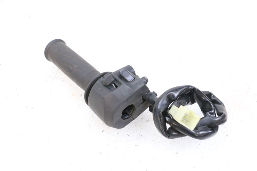 photo de MANUBRIO DESTRO YAMAHA X-MAX XMAX 125 (2010 - 2013) - Dettagli dei punti di fissaggio