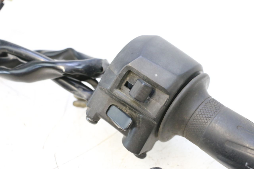 photo de MANUBRIO DESTRO YAMAHA X-MAX XMAX 125 (2010 - 2013) - Zoom sullo stato d'uso