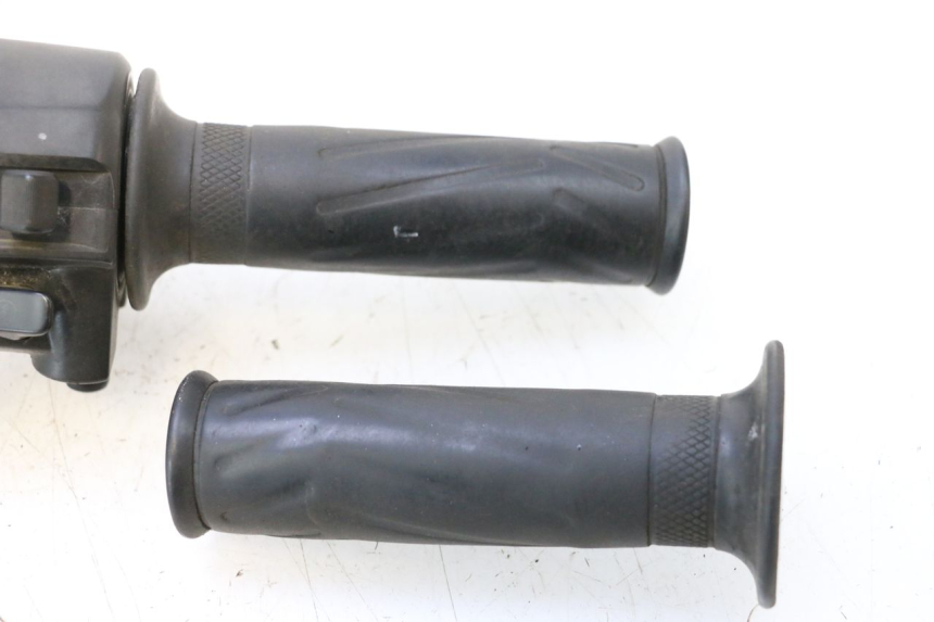 photo de MANUBRIO DESTRO YAMAHA X-MAX XMAX 125 (2010 - 2013) - Altra angolazione