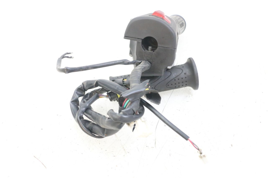 photo de MANUBRIO DESTRO PIAGGIO X10 125 (2012 - 2017) - Dettaglio del componente