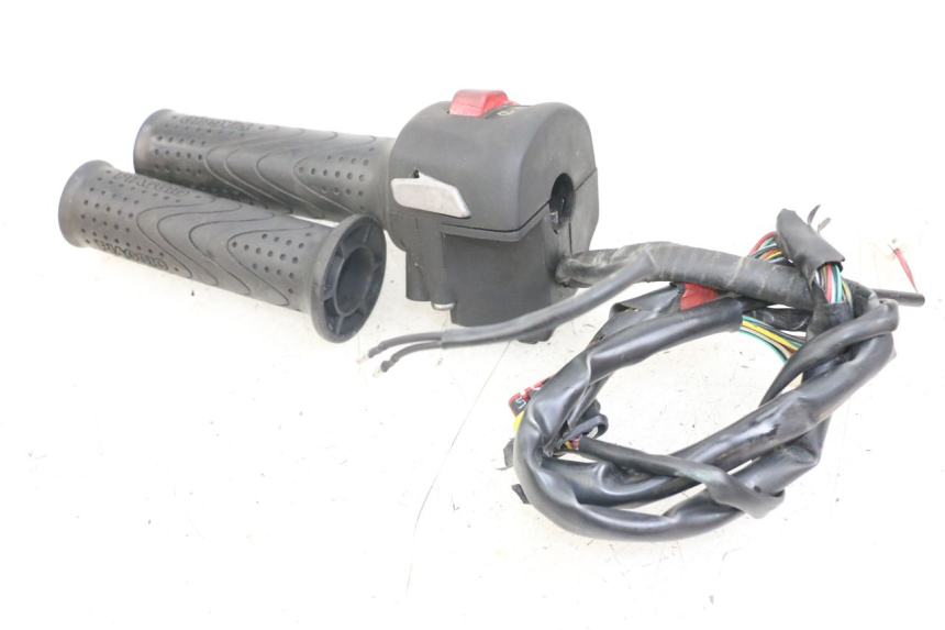 photo de MANUBRIO DESTRO PIAGGIO X10 125 (2012 - 2017) - Vista d'insieme del prodotto