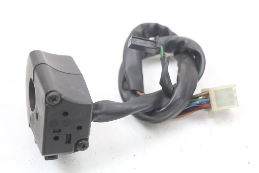 photo de COMMUTATORE DESTRO YAMAHA XJS DIVERSION 600 (1997 - 1999) - Primo piano tecnico