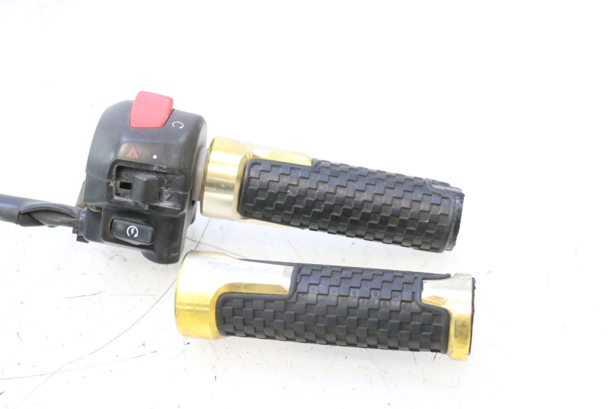 photo de COMMUTATORE DESTRO YAMAHA XP T-MAX ABS 500 (2005 - 2005) - Dettaglio del componente