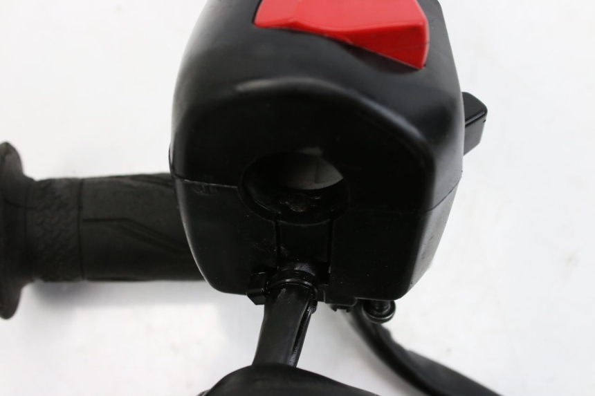 photo de Comando destro YAMAHA XP T-MAX TMAX ABS 530 (2012 - 2015) - Zoom sullo stato d'uso