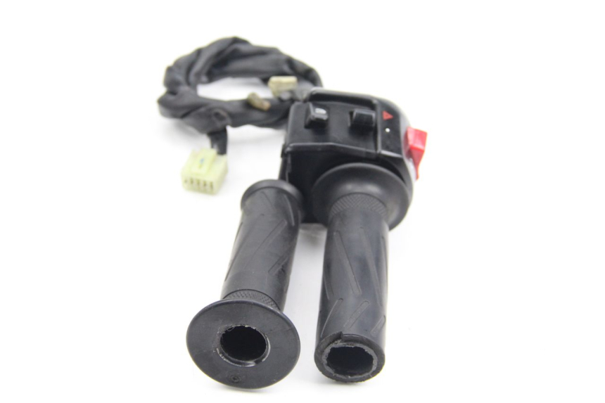 photo de COMANDO DESTRO YAMAHA XP T-MAX TMAX 500 (2008 - 2012) - Dettagli dei punti di fissaggio