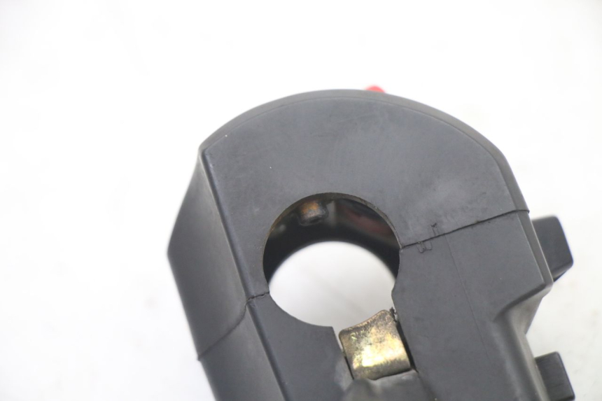 photo de MANUBRIO DESTRO YAMAHA FZS FAZER 600 (2001 - 2003) - Dettagli dei punti di fissaggio