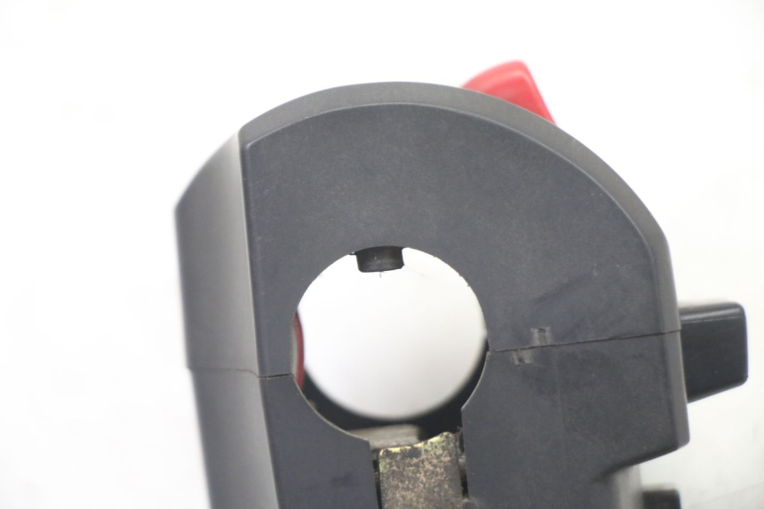 photo de MANUBRIO DESTRO YAMAHA FZS FAZER 600 (2001 - 2003) - Dettagli dei punti di fissaggio