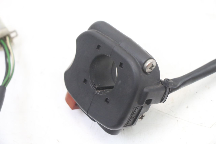 photo de COMMUTATORE DESTRO YAMAHA TZR 50 (2008 - 2016) - Primo piano tecnico