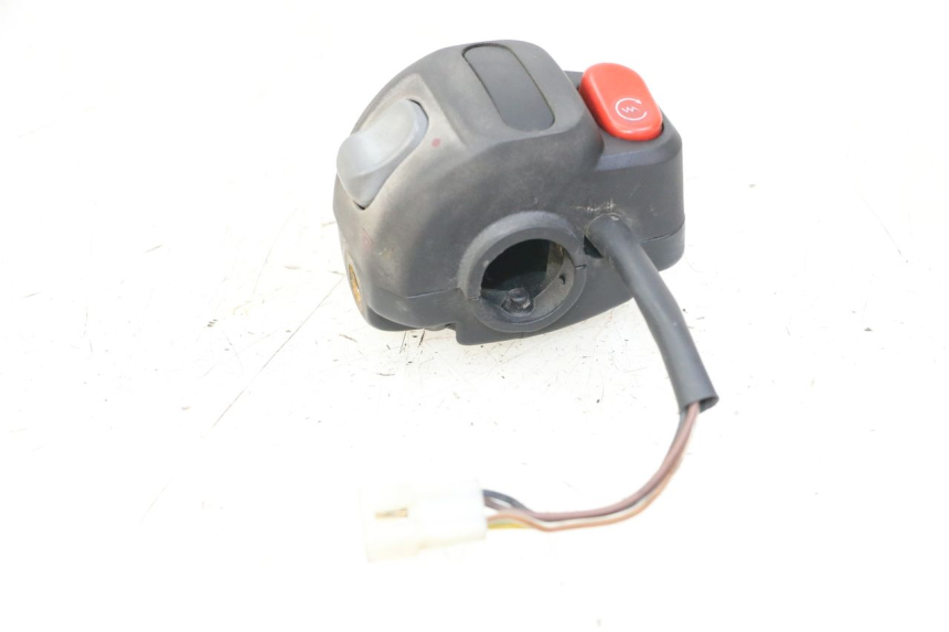 photo de MANUBRIO DESTRO YAMAHA YP MAJESTY 125 (2007 - 2010) - Zoom sullo stato d'uso