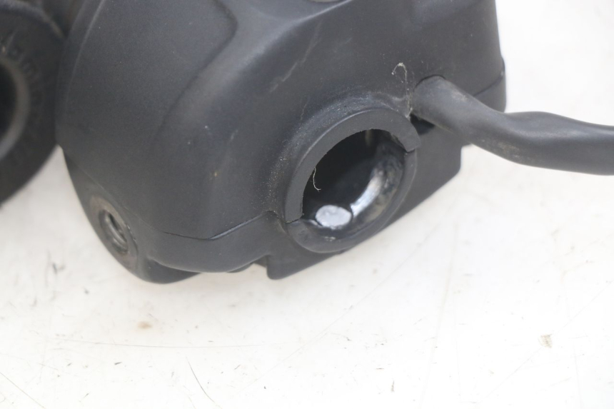 photo de MANUBRIO DESTRO YAMAHA YP MAJESTY 125 (1998 - 2001) - Altra angolazione