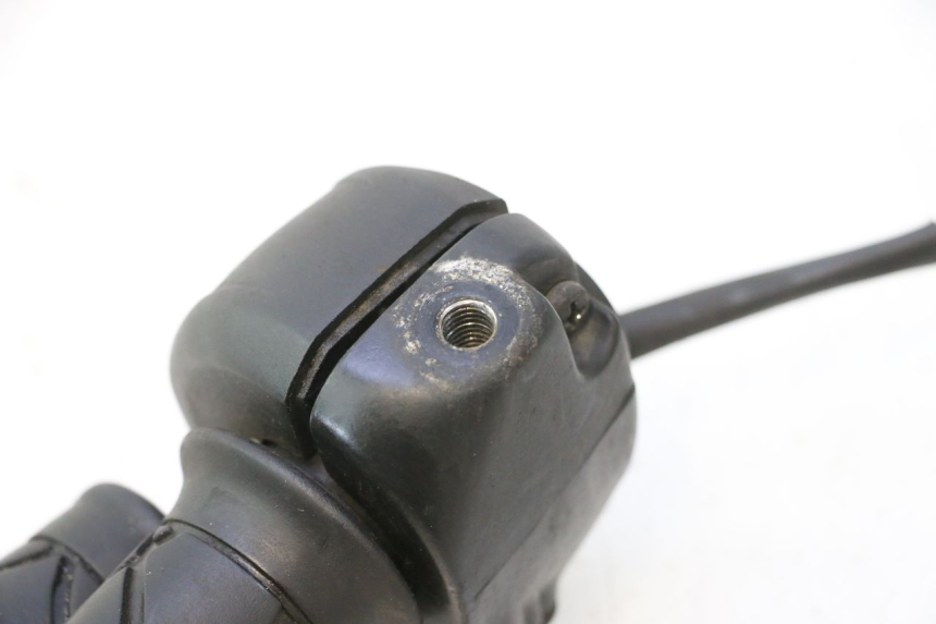 photo de MANUBRIO DESTRO YAMAHA YP MAJESTY 125 (1998 - 2001) - Dettaglio del componente