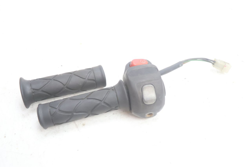 photo de MANUBRIO DESTRO YAMAHA YP MAJESTY 125 (2002 - 2006) - Altra angolazione