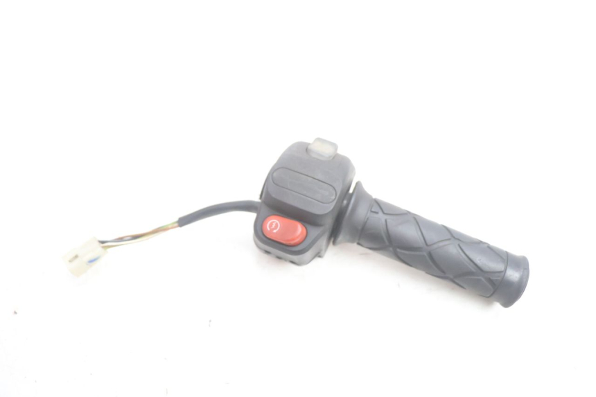 photo de MANUBRIO DESTRO YAMAHA YP MAJESTY 125 (2002 - 2006) - Vista principale