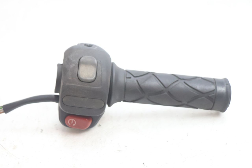 photo de MANUBRIO DESTRO YAMAHA YP MAJESTY 125 (2002 - 2006) - Altra angolazione