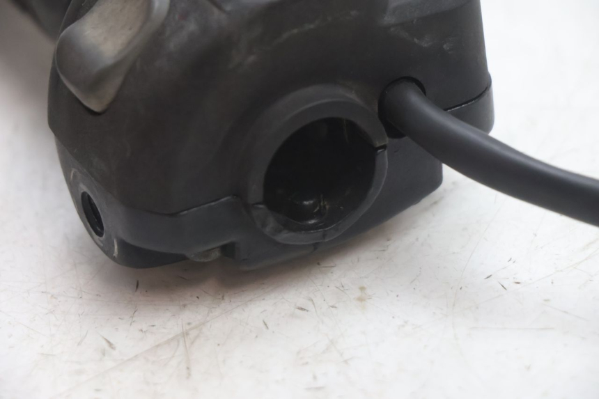 photo de MANUBRIO DESTRO YAMAHA YP MAJESTY 125 (2002 - 2006) - Ricambio usato controllato